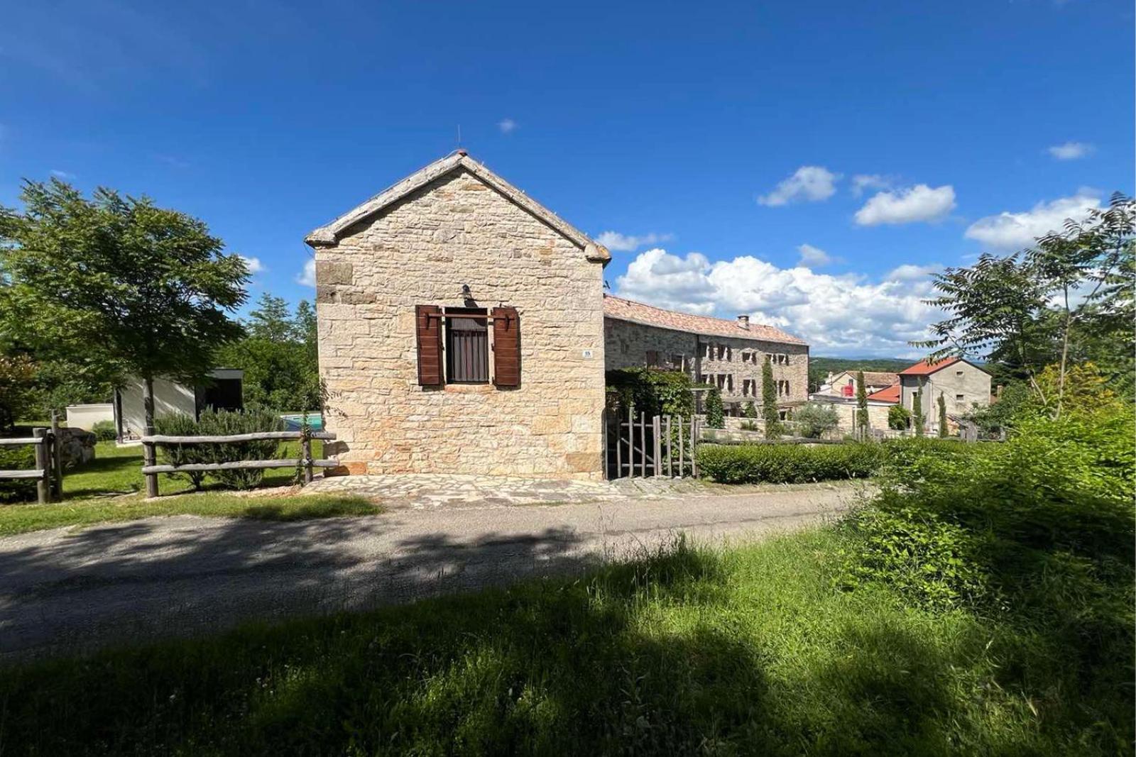 Villas Martincici With Large Pool Grožnjan Εξωτερικό φωτογραφία