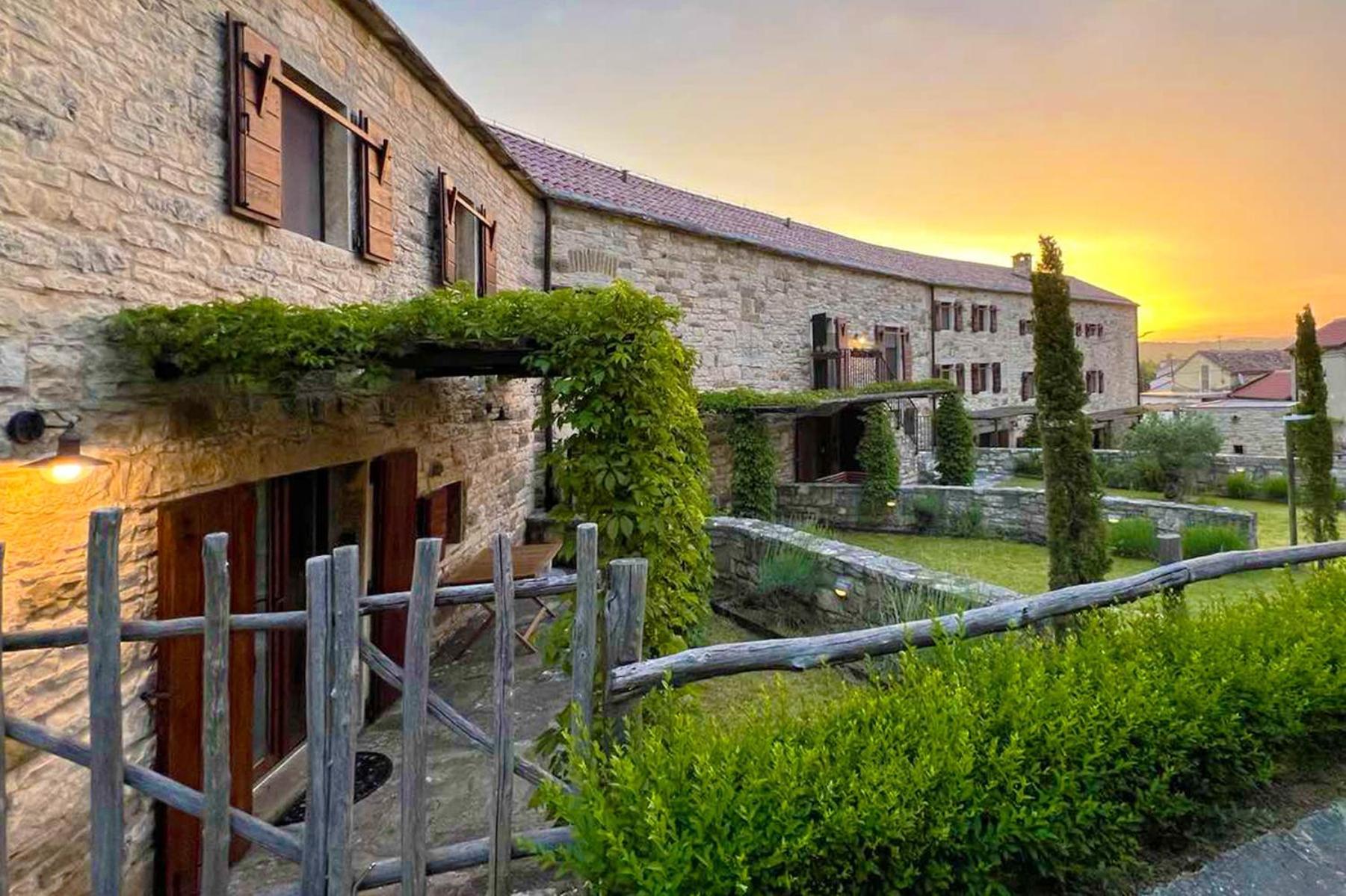 Villas Martincici With Large Pool Grožnjan Εξωτερικό φωτογραφία