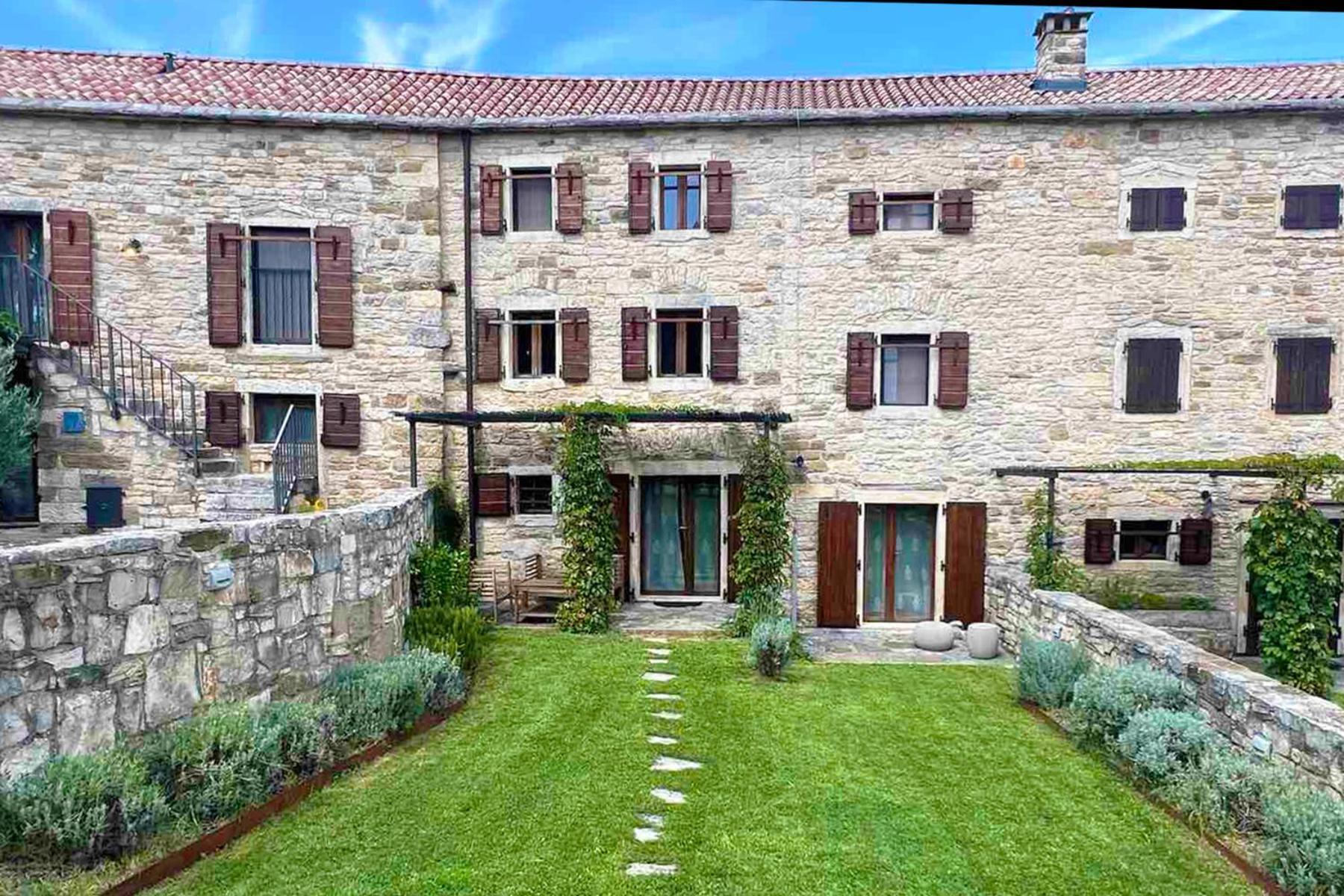 Villas Martincici With Large Pool Grožnjan Εξωτερικό φωτογραφία