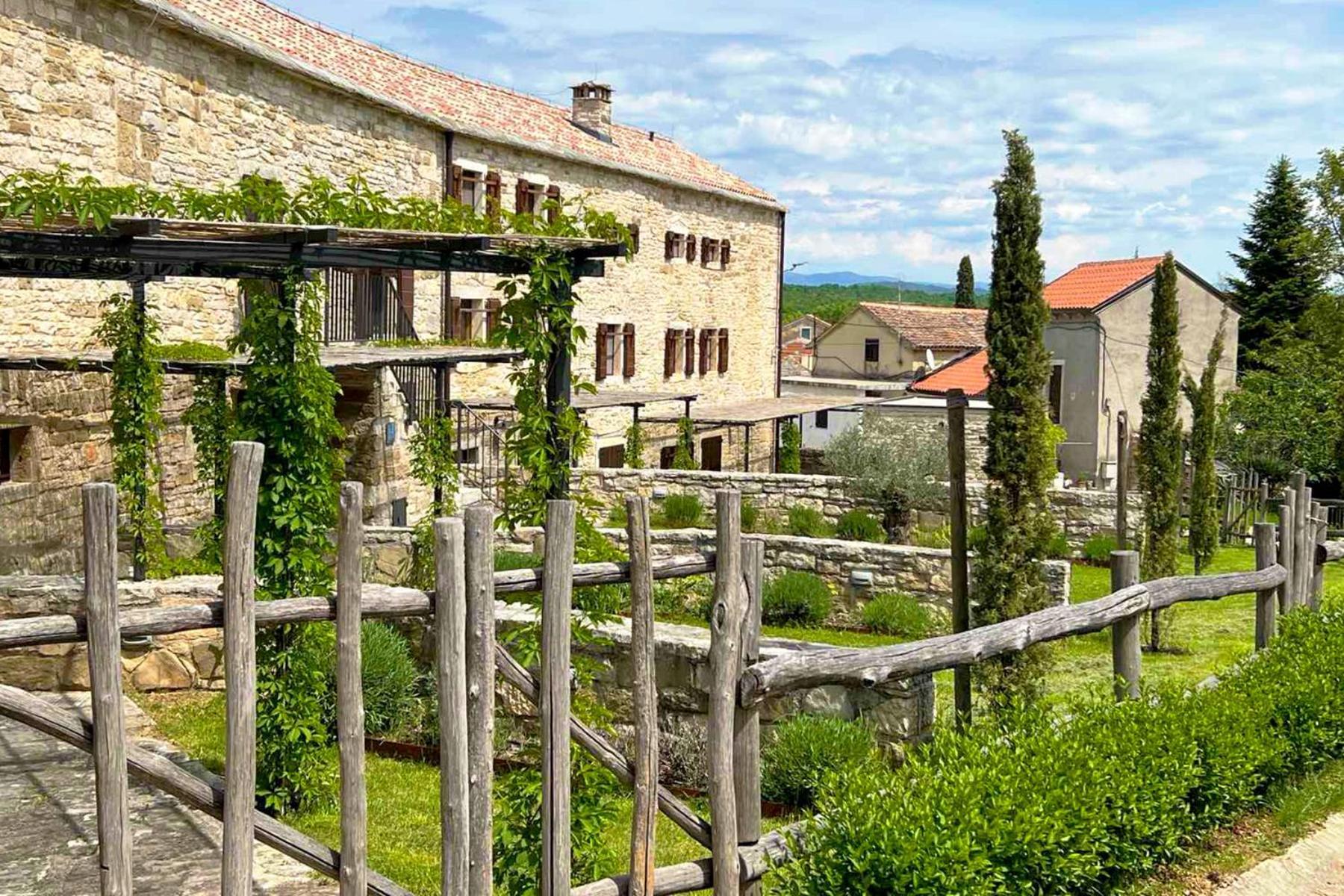 Villas Martincici With Large Pool Grožnjan Εξωτερικό φωτογραφία